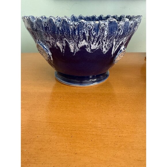 Signed Studio pottery Bowl With Drip Glaze & Textured Edge - Blue & White - Picture 1 of 9